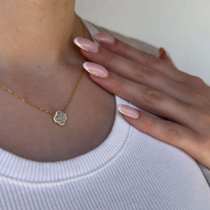 Azelia Clover Necklace Gold